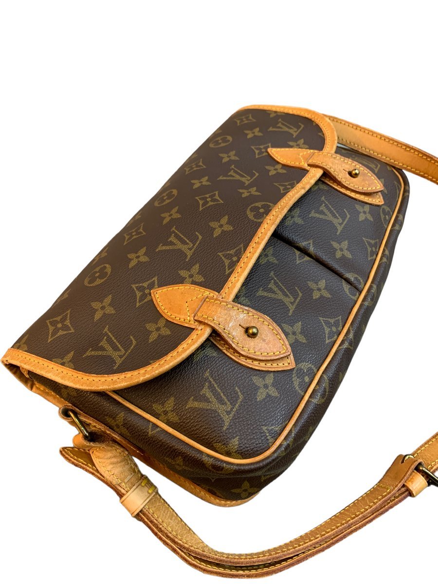 Louis Vuitton Gibeciere MM M42247 monogram - AgeVintage